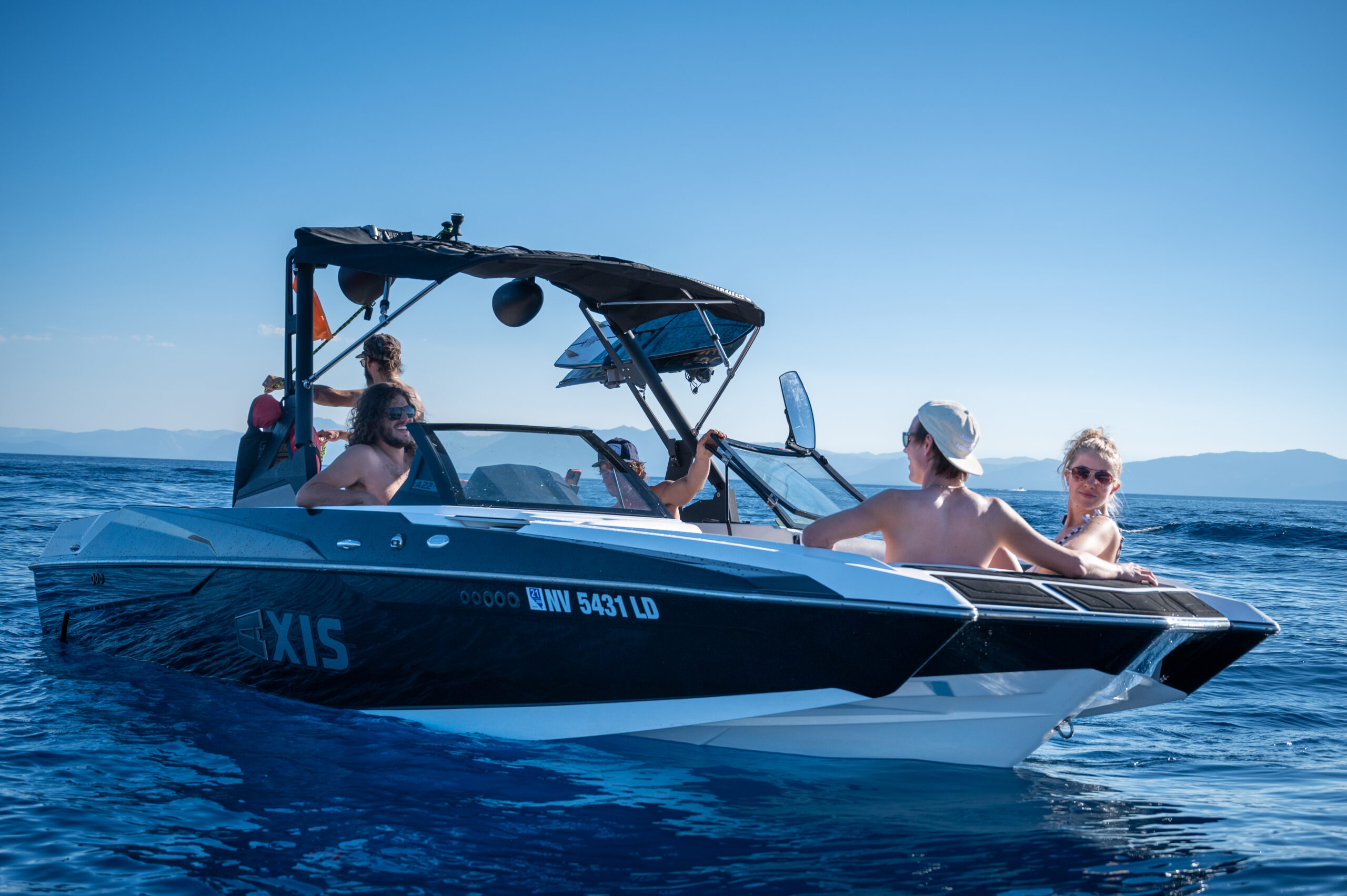 Read more about the article Your Ultimate Summer Boating Guide to Lake Tahoe